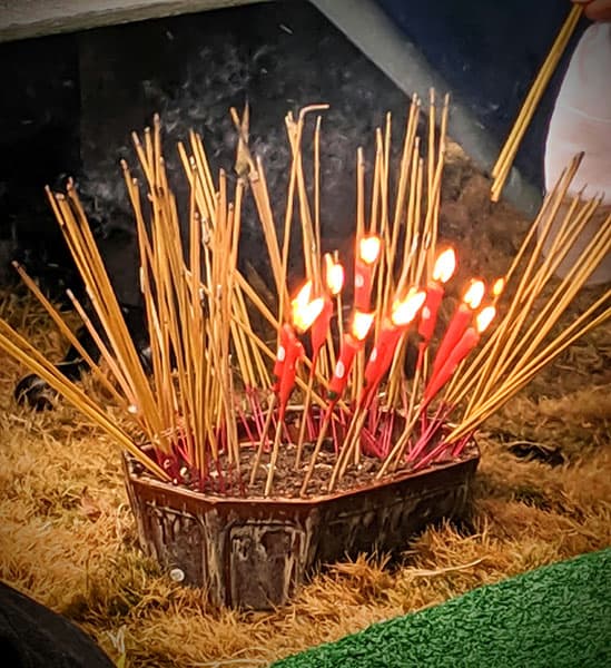 buddhist-funeral-incense